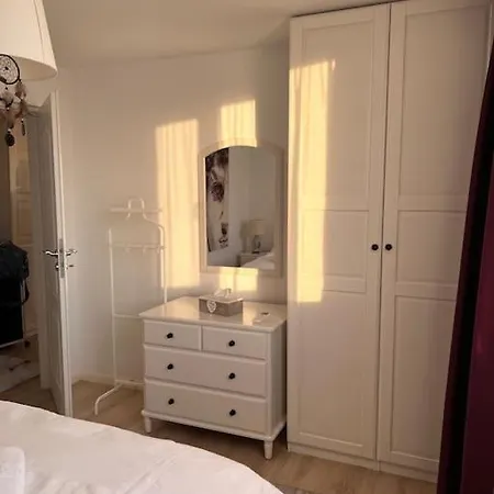 Modern & Cozy 2 아파트