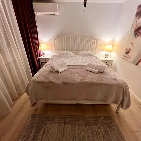 Modern & Cozy 2 Apartment *